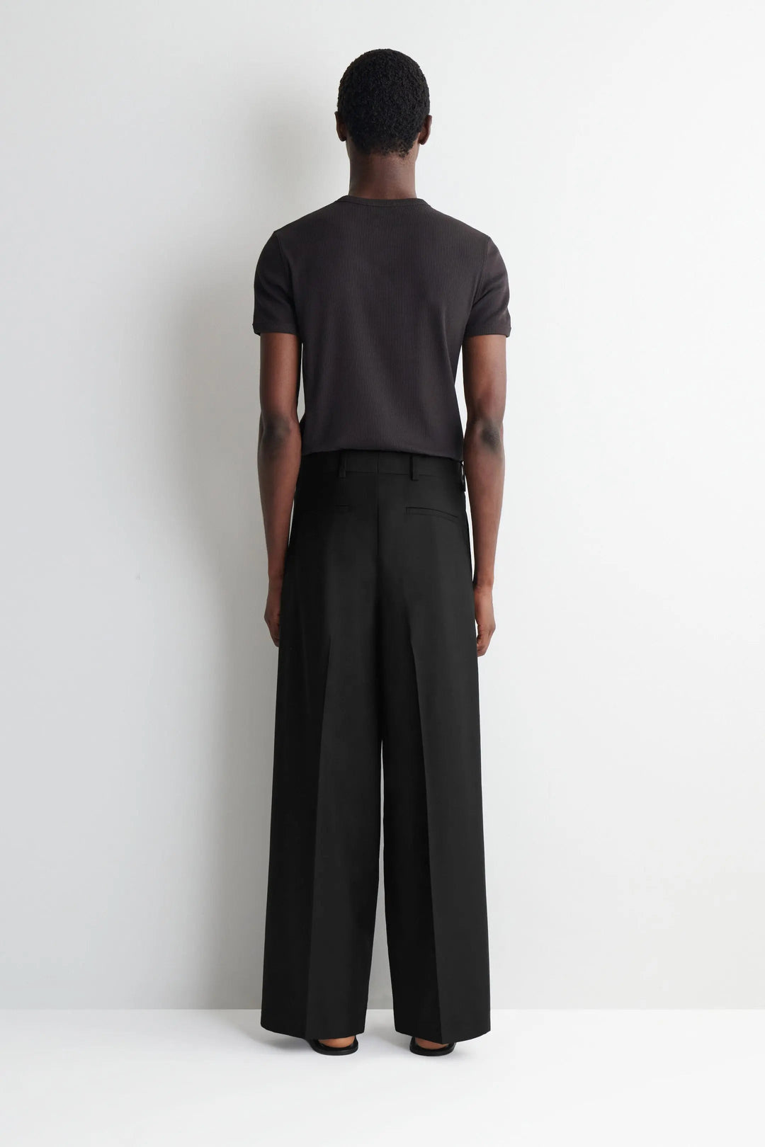 PLEATED RELAXED-FIT WIDE-LEG TROUSERS