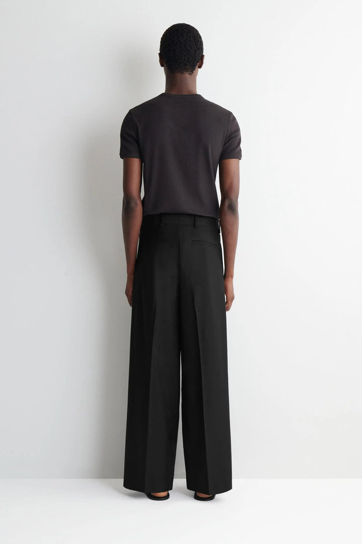 PLEATED RELAXED-FIT WIDE-LEG TROUSERS