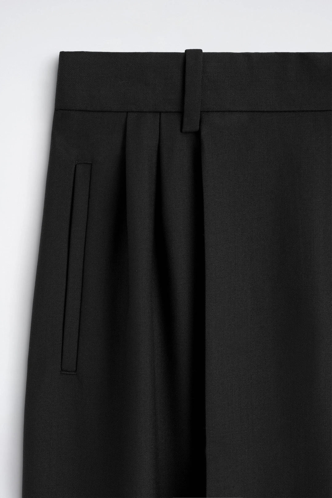 PLEATED RELAXED-FIT WIDE-LEG TROUSERS