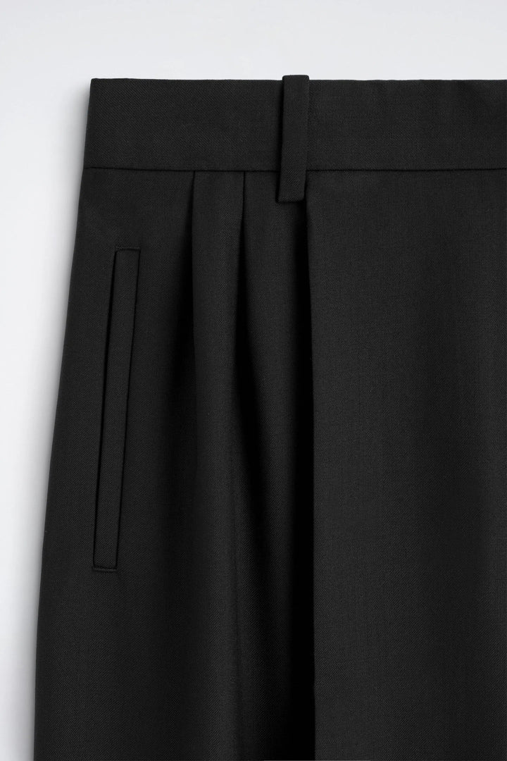 PLEATED RELAXED-FIT WIDE-LEG TROUSERS