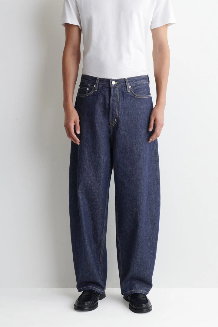 MALLOW RELAXED-FIT BARREL-LEG JEANS