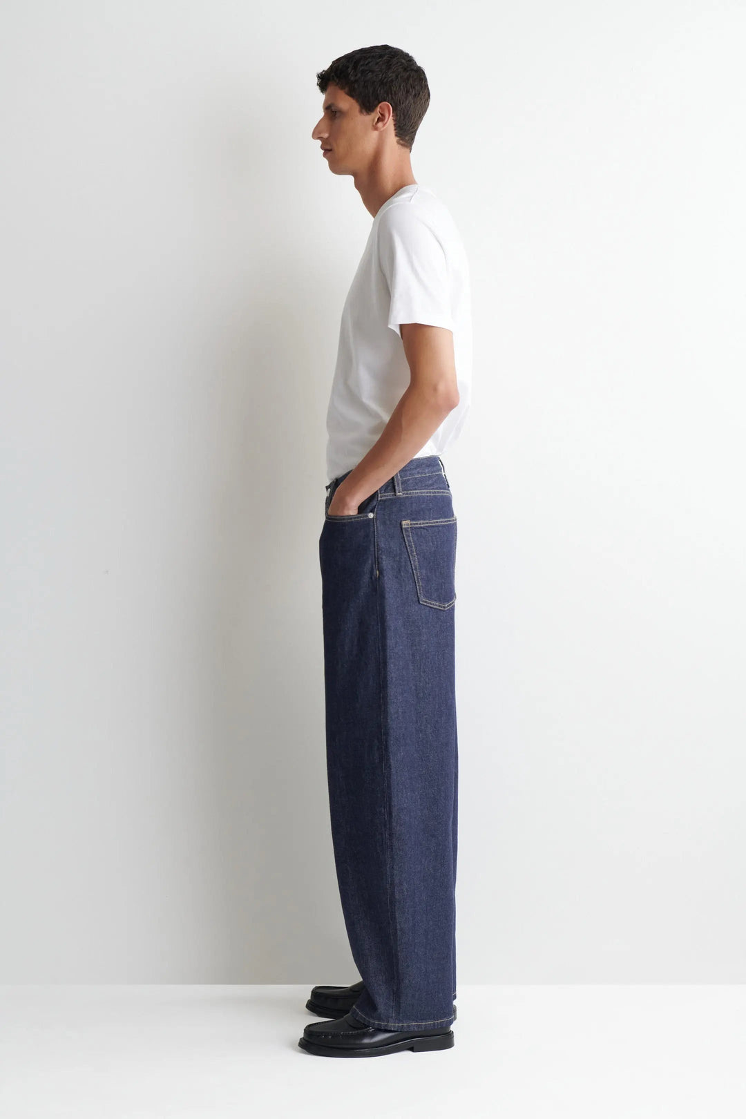 MALLOW RELAXED-FIT BARREL-LEG JEANS