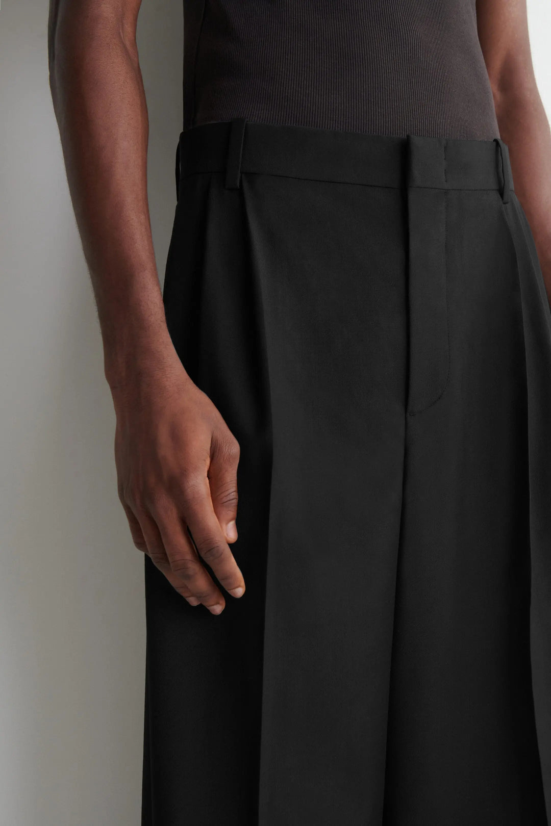 PLEATED RELAXED-FIT WIDE-LEG TROUSERS