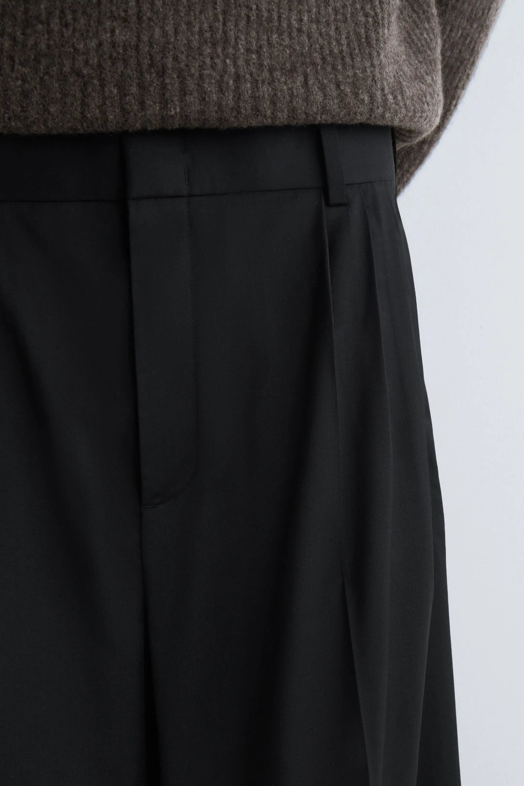 PLEATED RELAXED-FIT WIDE-LEG TROUSERS